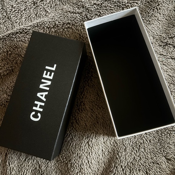 Chanel box - Picture 2 of 3